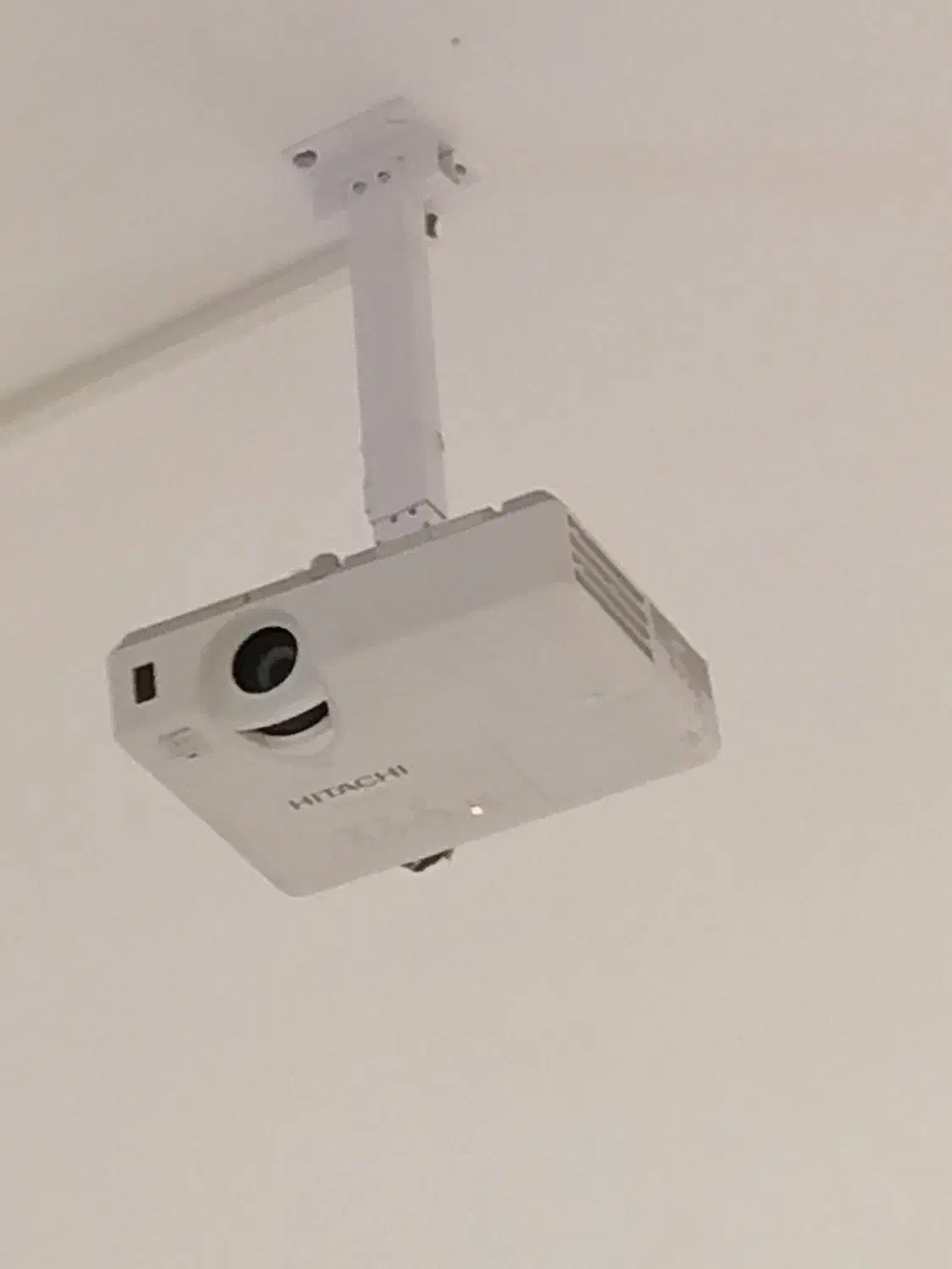 ویدئو پروژکتور hitachi|تلویزیون و پروژکتور|کرمان, |دیوار