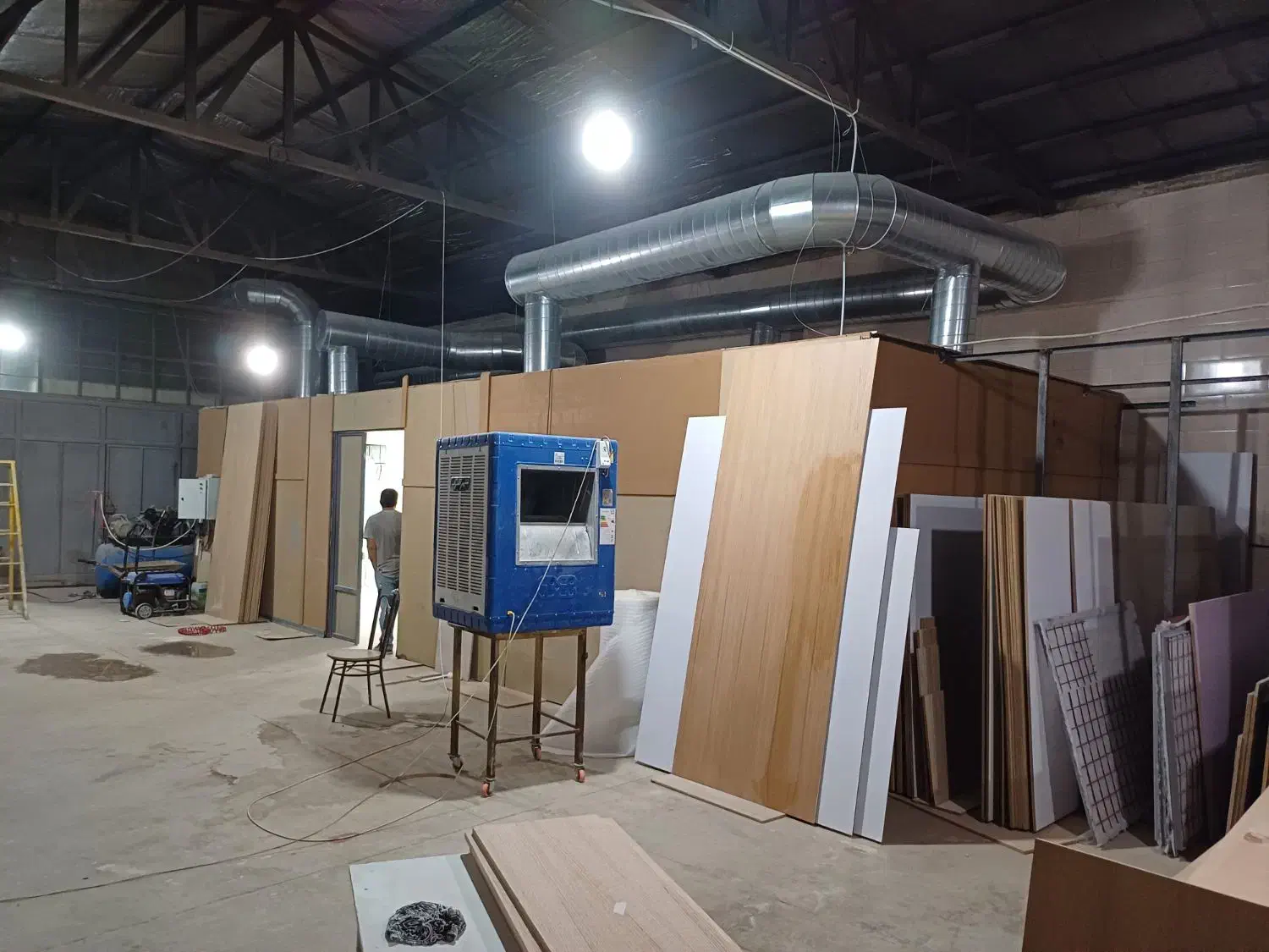 فروش کارگاه ام دی اف با تجهیزات کامل و اتاق رنگ|ماشین‌آلات صنعتی|شیراز, شهرک گلها|دیوار