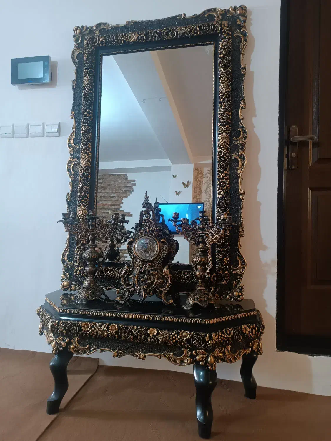 اینه و کنسول همراه شمعدانی و ساعت|بوفه، ویترین، کنسول|میانه, |دیوار