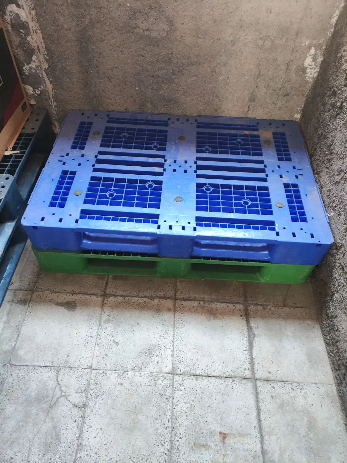 پالت پلاستیکی|ابزارآلات|هشتگرد, فاز ۱ مهستان|دیوار