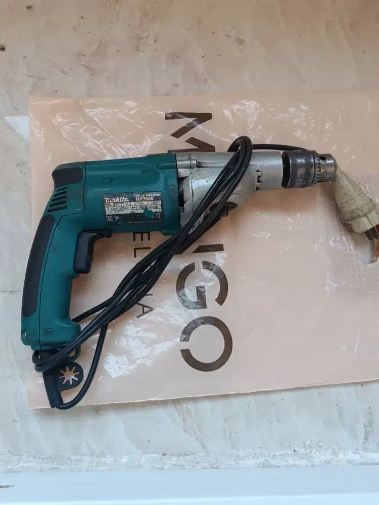 دلر، هیلتی|ماشینآلات صنعتی|مشکیندشت, |دیوار