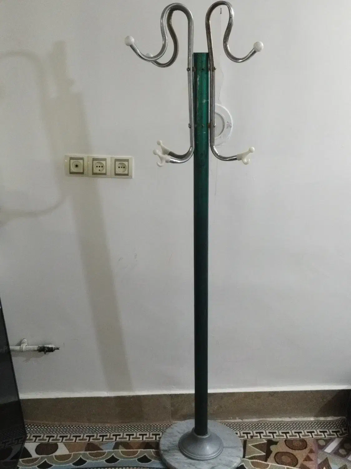 جا لباسی|بندرخت و رخت‌آویز|چناران, |دیوار