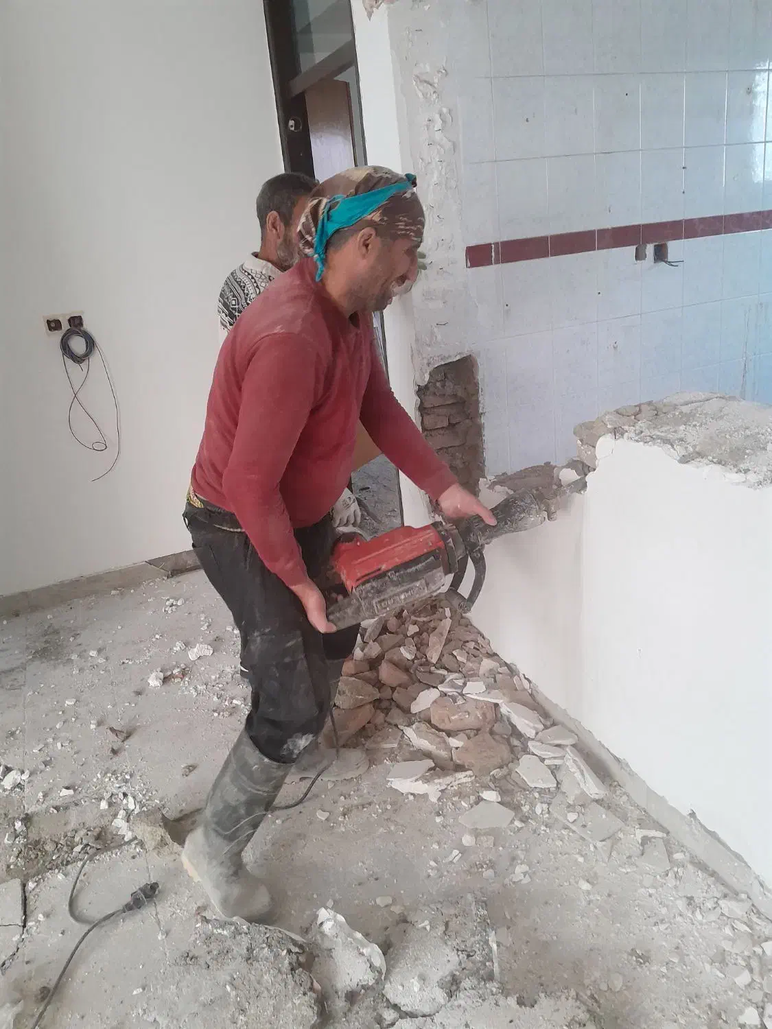 تخریب ساختمان وبتن ریزی|خدمات پیشه و مهارت|بابل, |دیوار