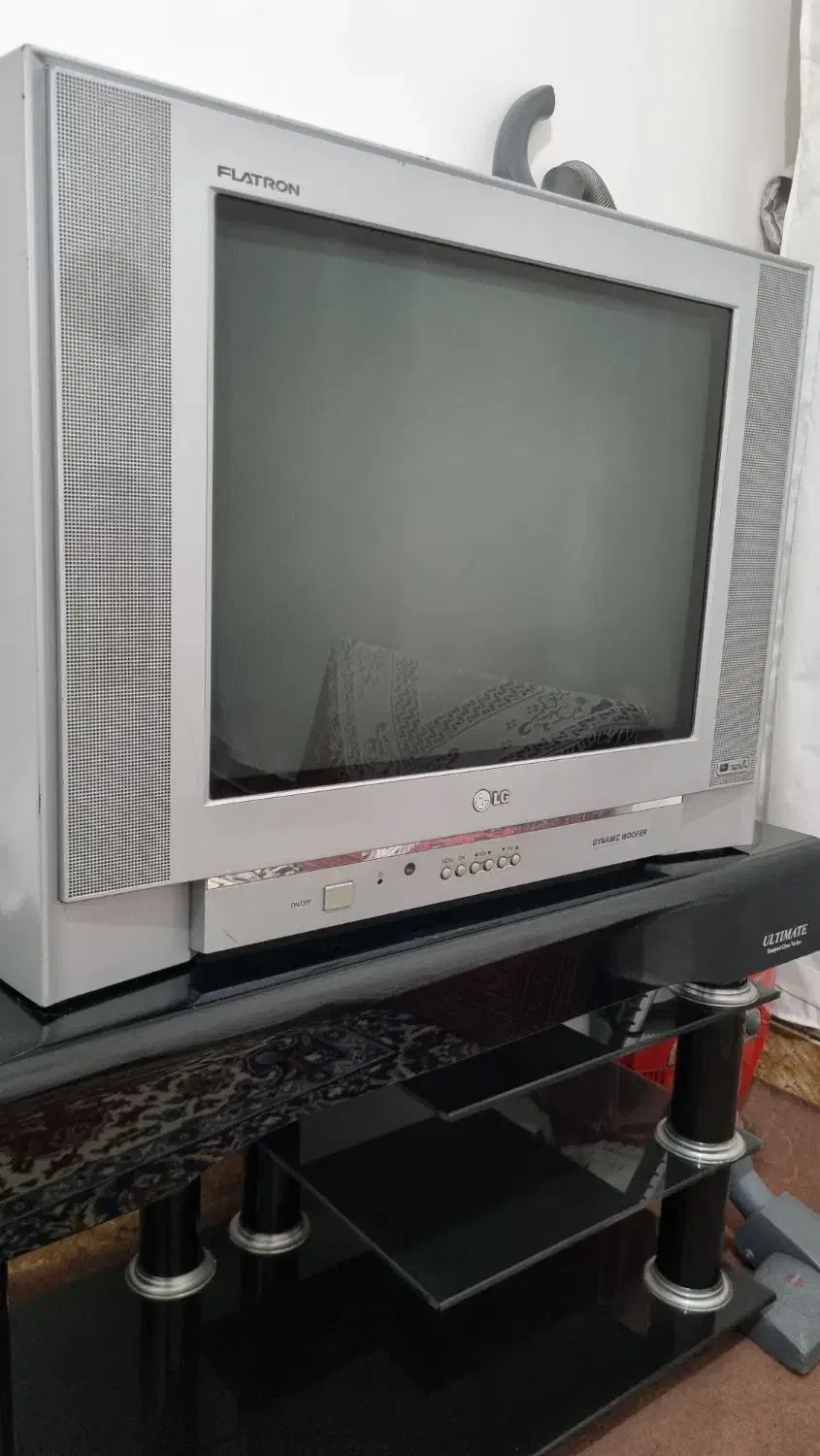 تلوزیون ۲۱ اینچ با میز|تلویزیون و پروژکتور|رباط‌کریم, انجم آباد|دیوار