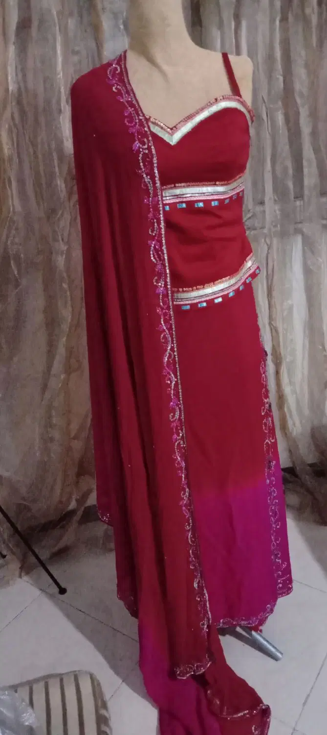 ساری هندی|لباس|پرند, فاز ۶|دیوار