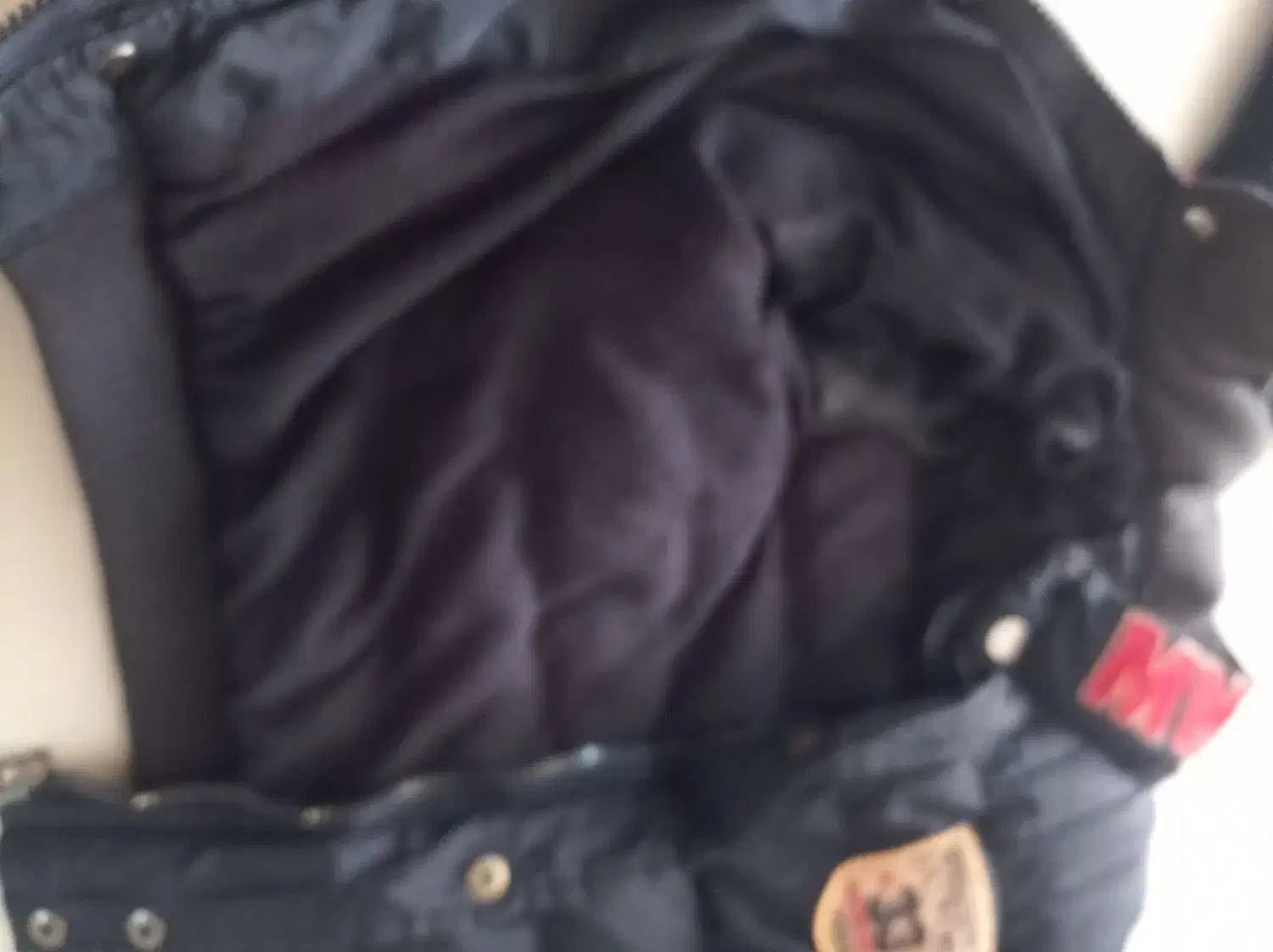 کاپشن|لباس|مسجد سلیمان, |دیوار