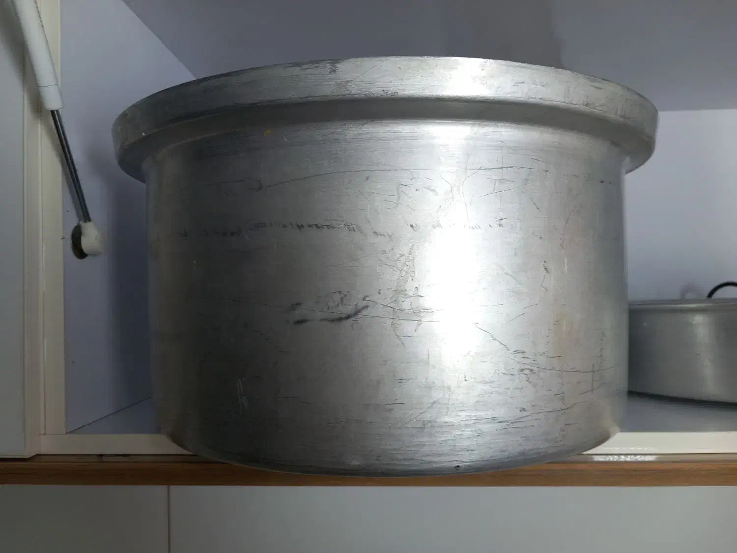 قابلمه روی سایز دهانه ۴۵ سانت و تابه دهانه ۴۳ سانت|ظروف پختوپز|کرمانشاه, |دیوار