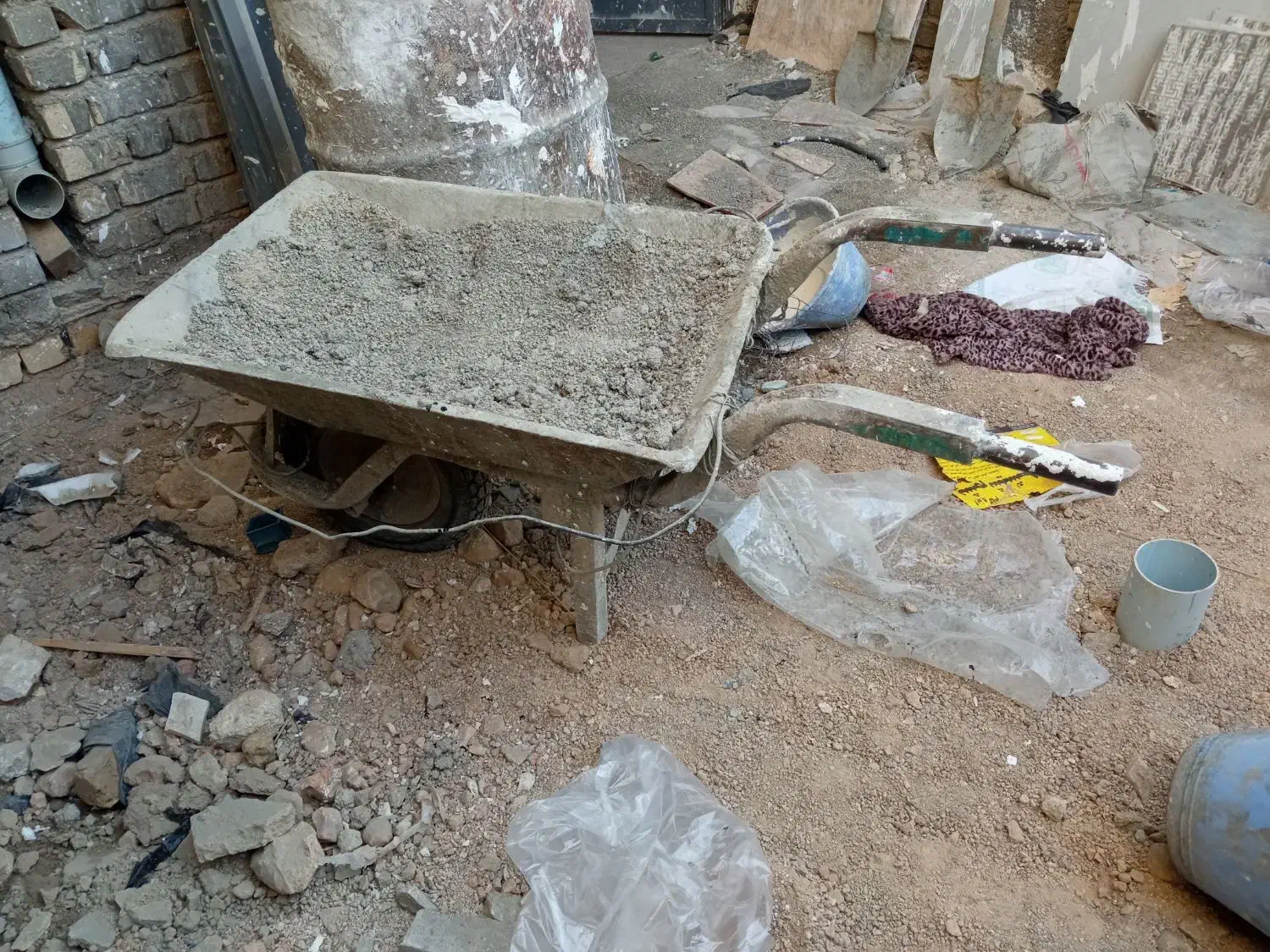 گاری فرغون|ابزارآلات|شیراز, کرونی(خاتونک)|دیوار