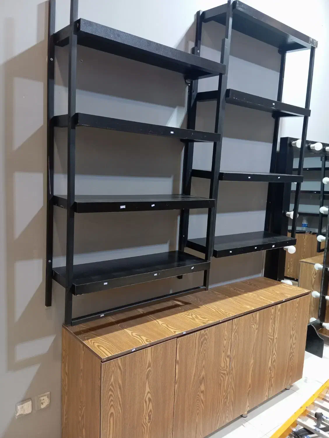 دکور مغازه ام دی آف (قفسه و کمد)|فروشگاه و مغازه|بم, |دیوار