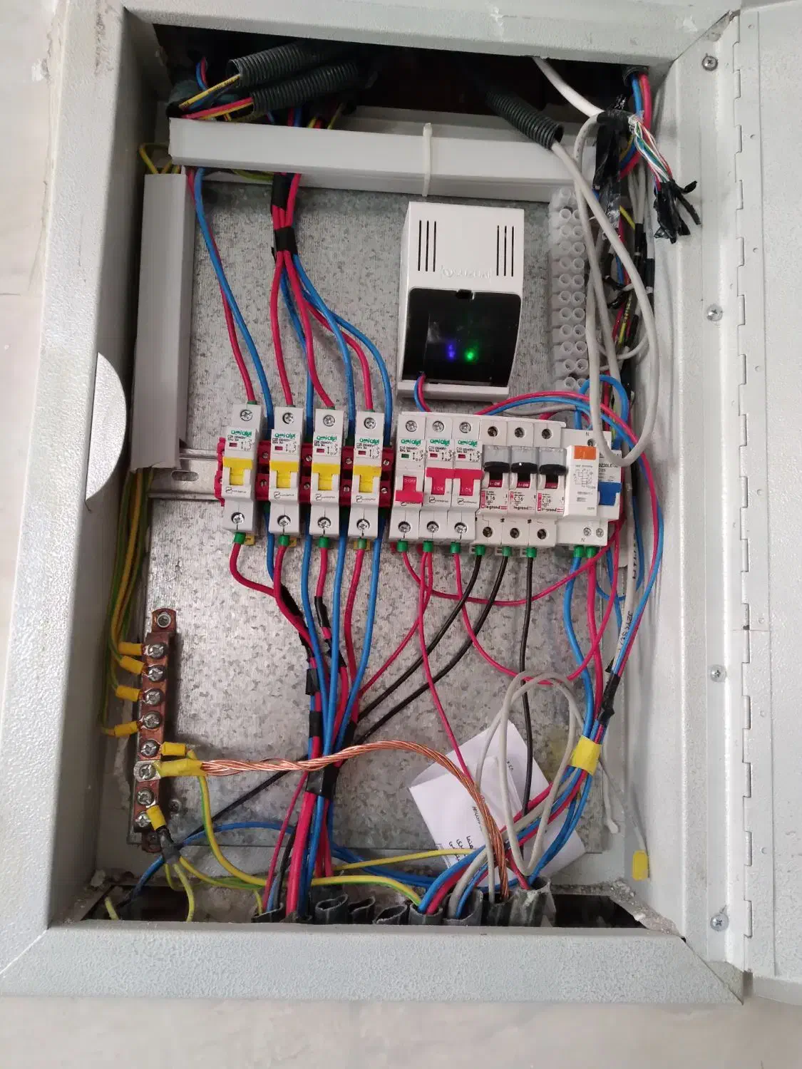 استخدام کارگر سیم کشی برق ساختمان|استخدام معماری، عمران و ساختمانی|اردبیل, |دیوار