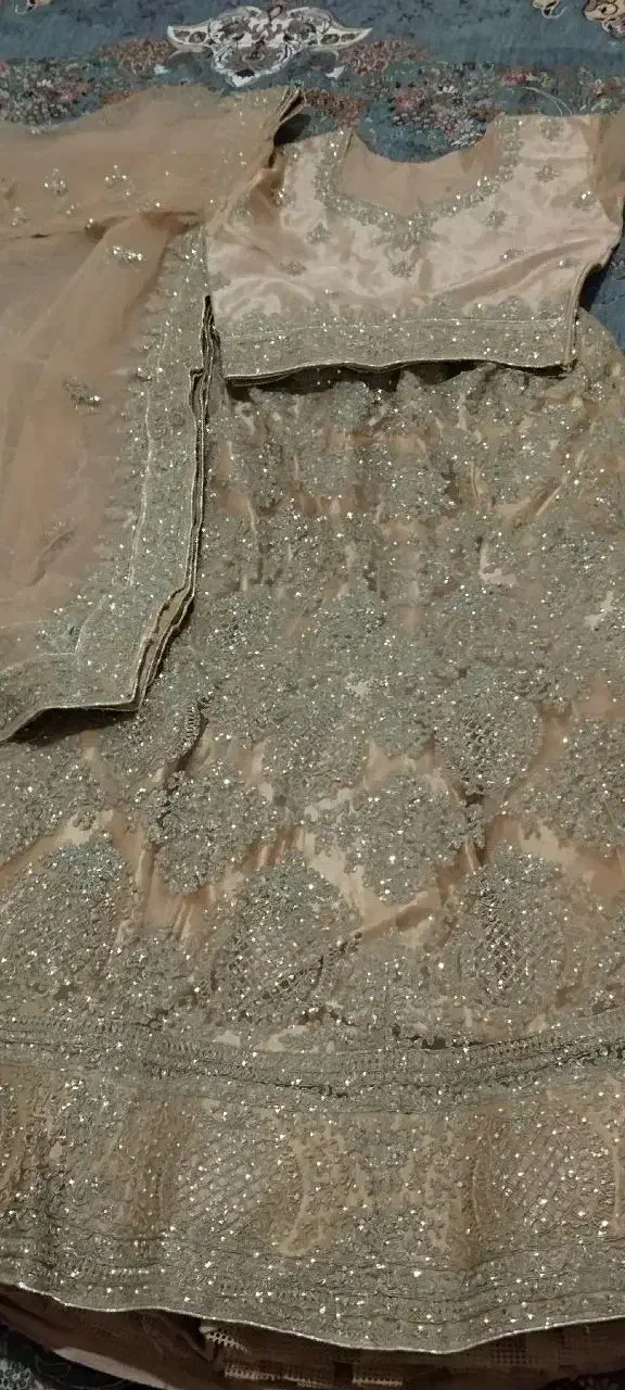 لباس هندی|لباس|قشم, |دیوار