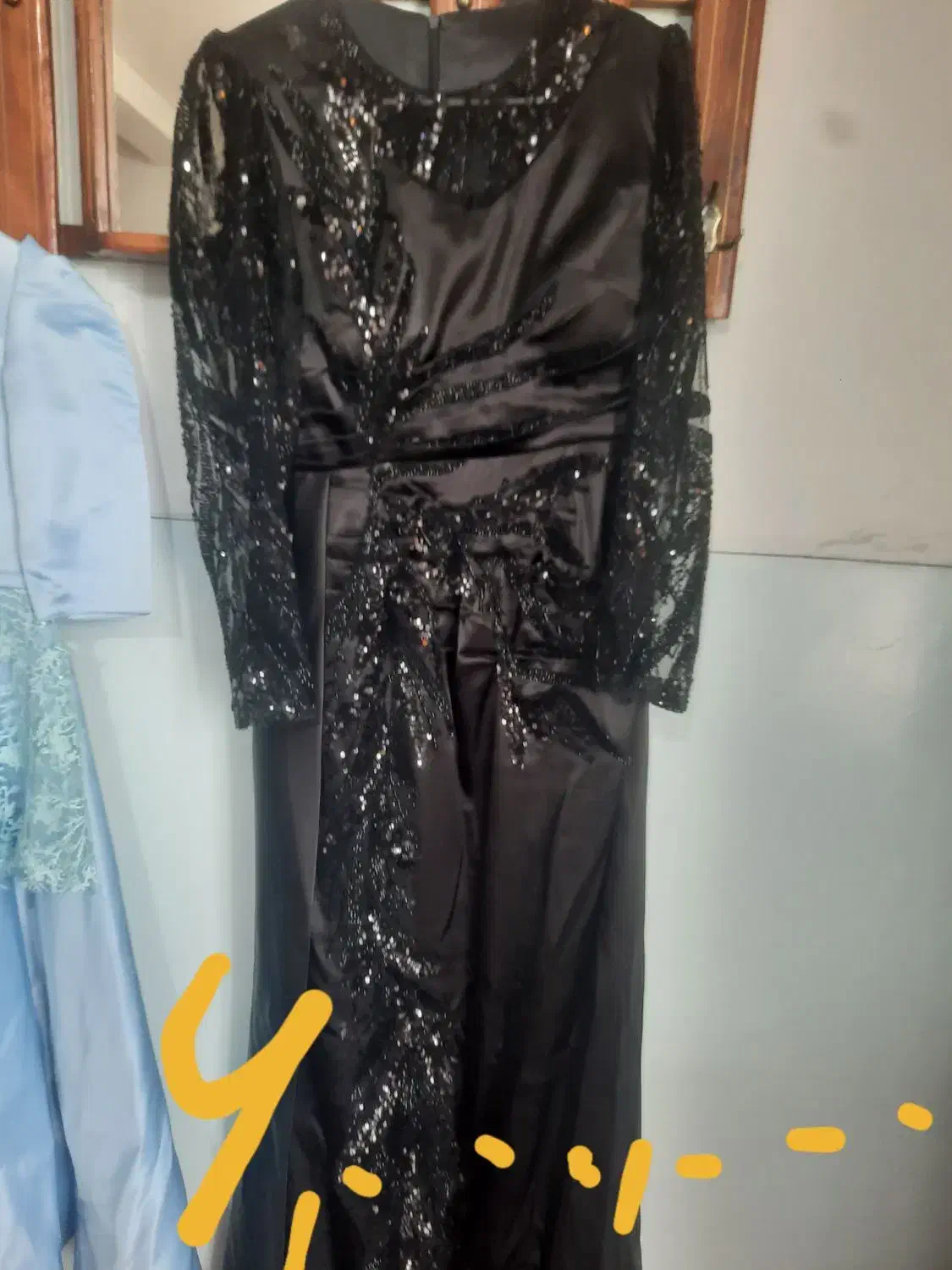 لباس مجلسی|لباس|دورود, |دیوار