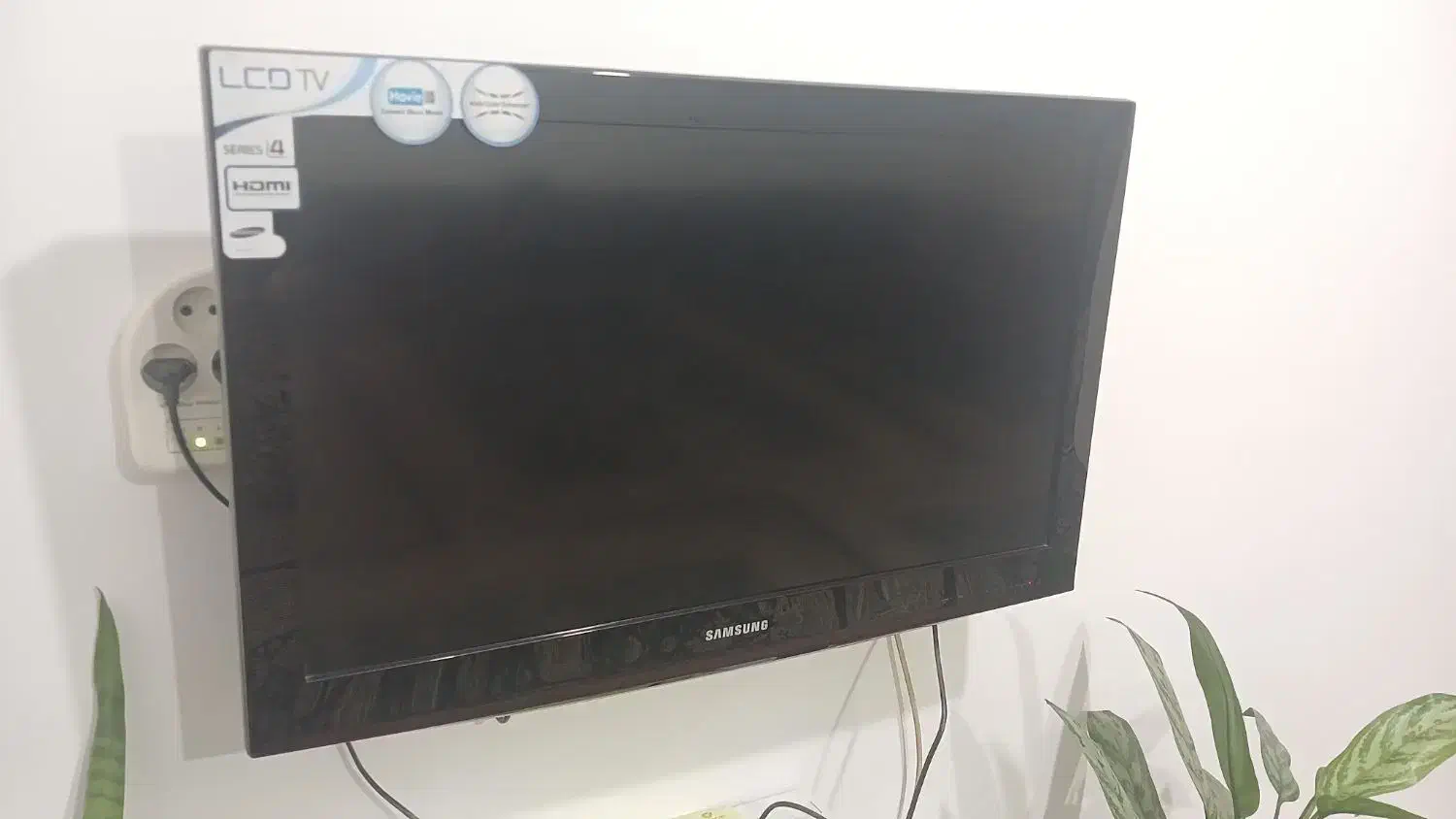 ال سی دی ۳۲ اینچ در حد نو|تلویزیون و پروژکتور|سنندج, |دیوار