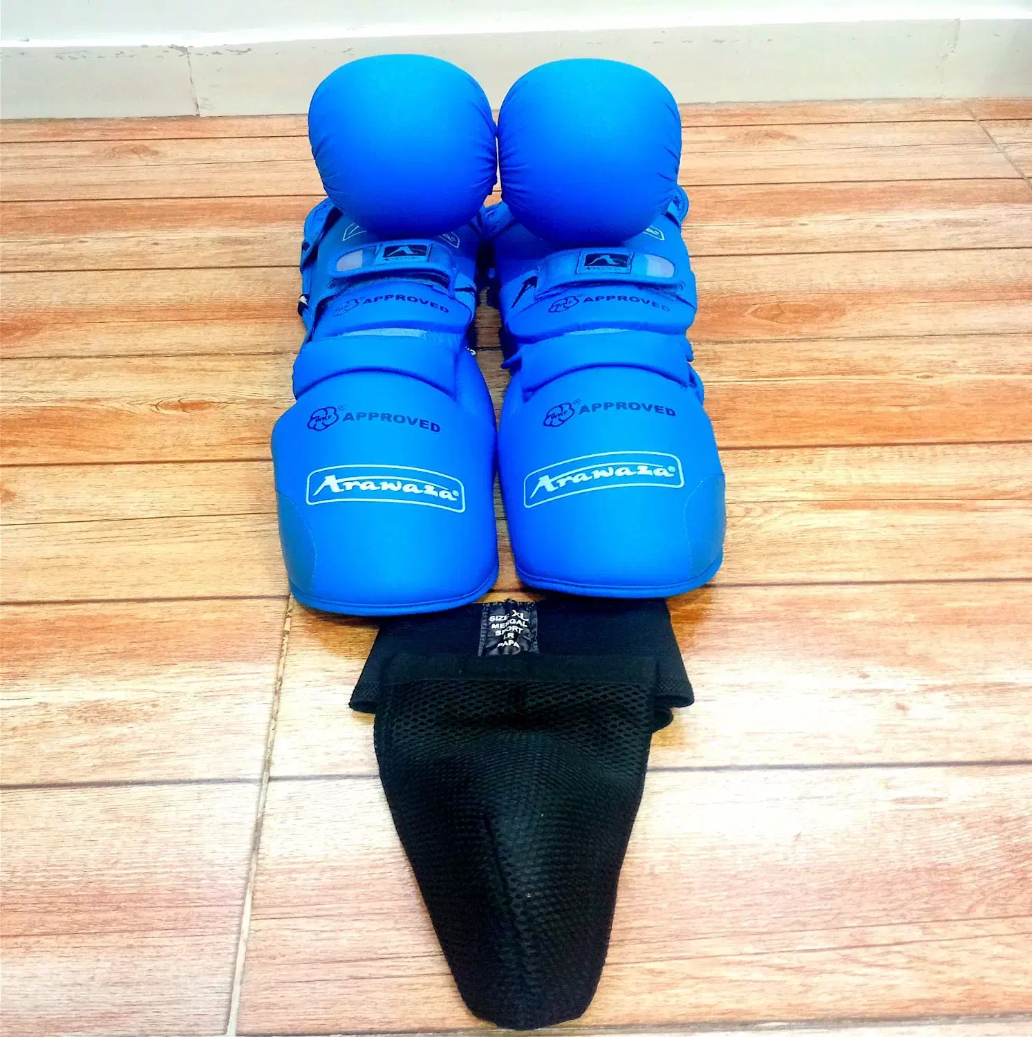 دستکش و پابند-قلم بند کاراته سالم و نو آراوازا اصل|تجهیزات ورزشی|ری, تقی آباد|دیوار