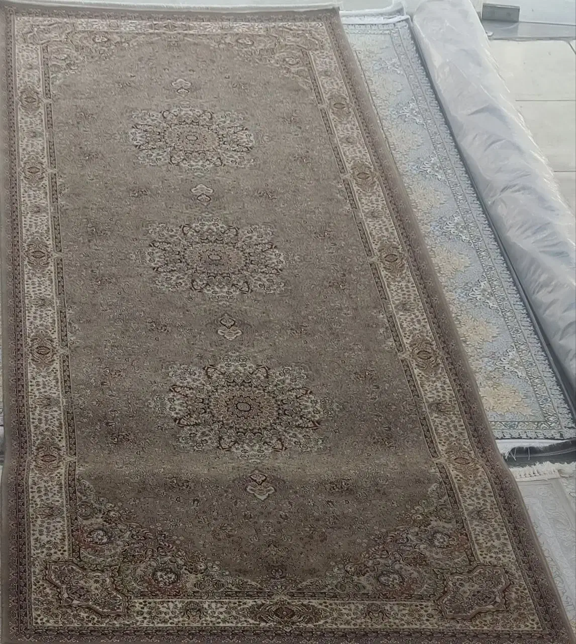 ۵ تخته فرش ۷۰۰ شانه گردویی یکونیم درچهار  کارکرده|فرش|جوانرود, |دیوار