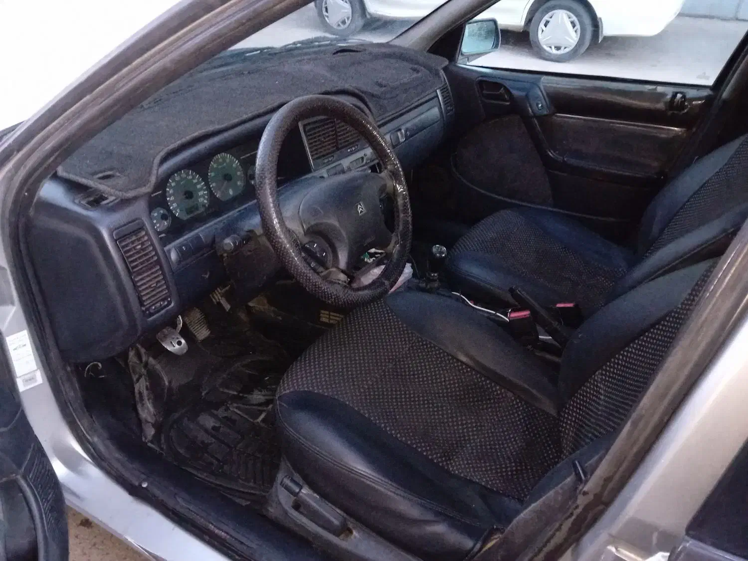 زانتیا ۸۴ نقره ای  ۲۰۰۰|خودرو سواری و وانت|خمینی‌شهر, |دیوار