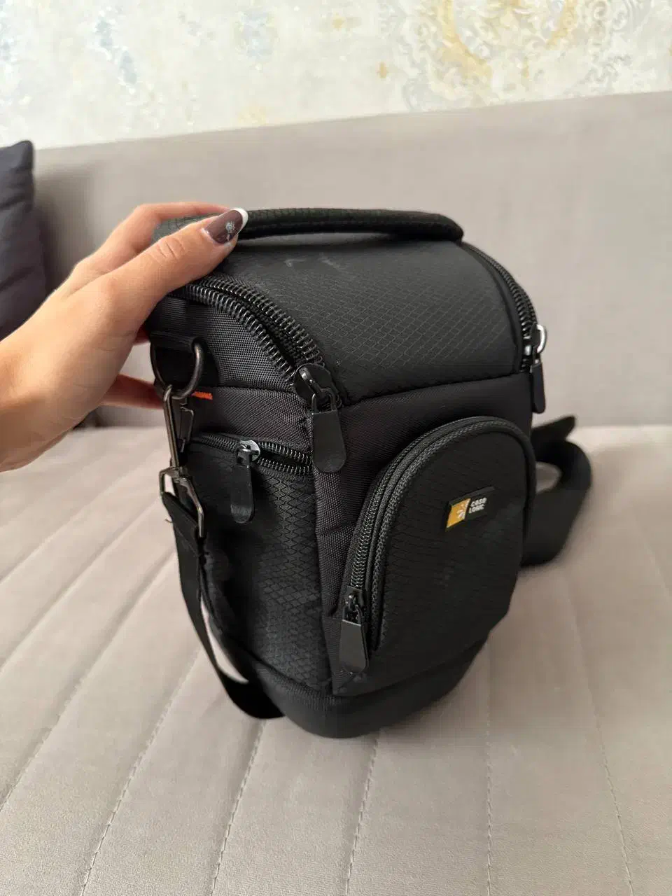 کیف دوربین نو|دوربین عکاسی و فیلمبرداری|صدرا-فارس, فاز ۱|دیوار