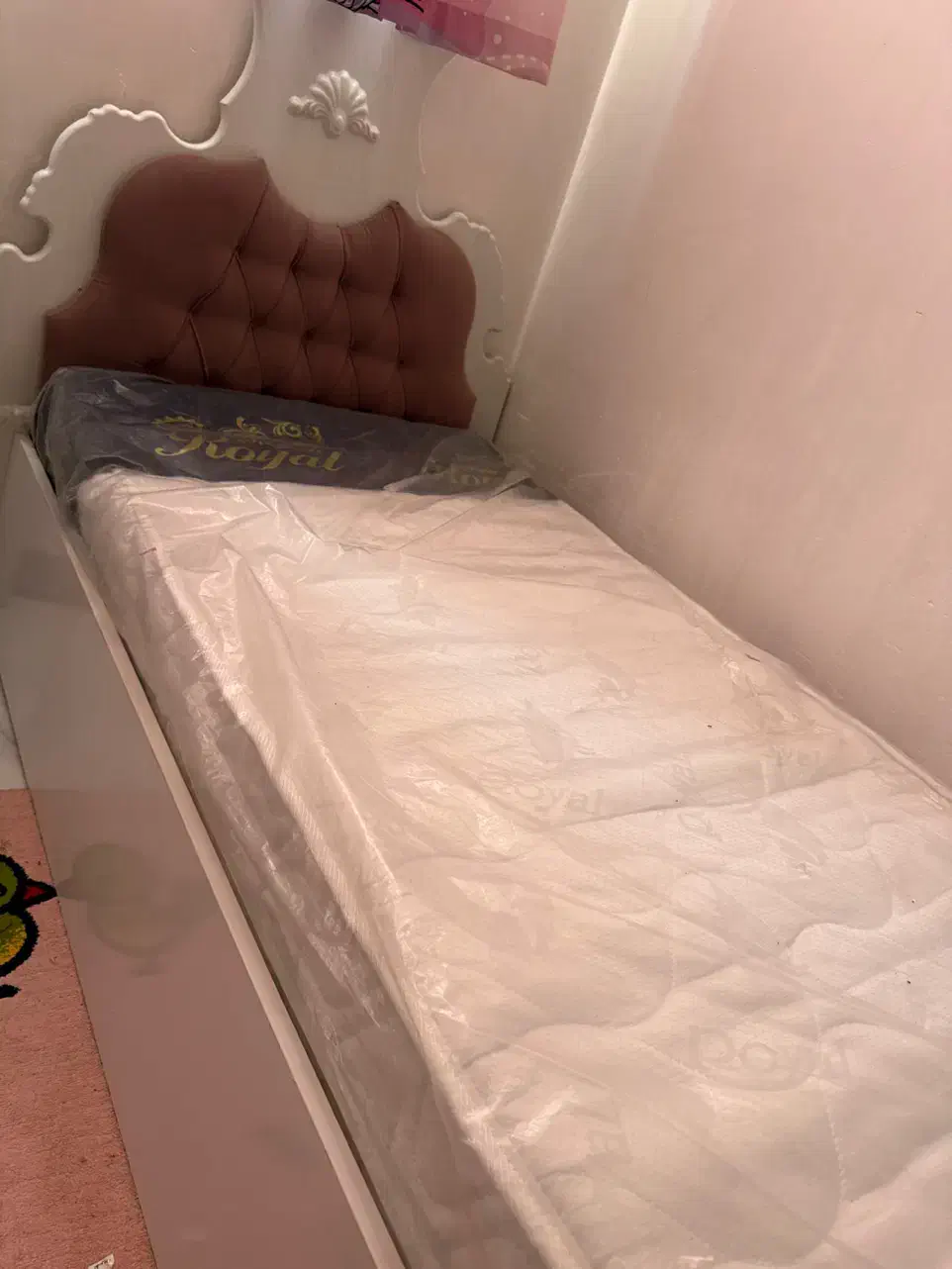 تخت خواب نوجوان در حد نو|تخت و سرویس خواب|یزد, |دیوار