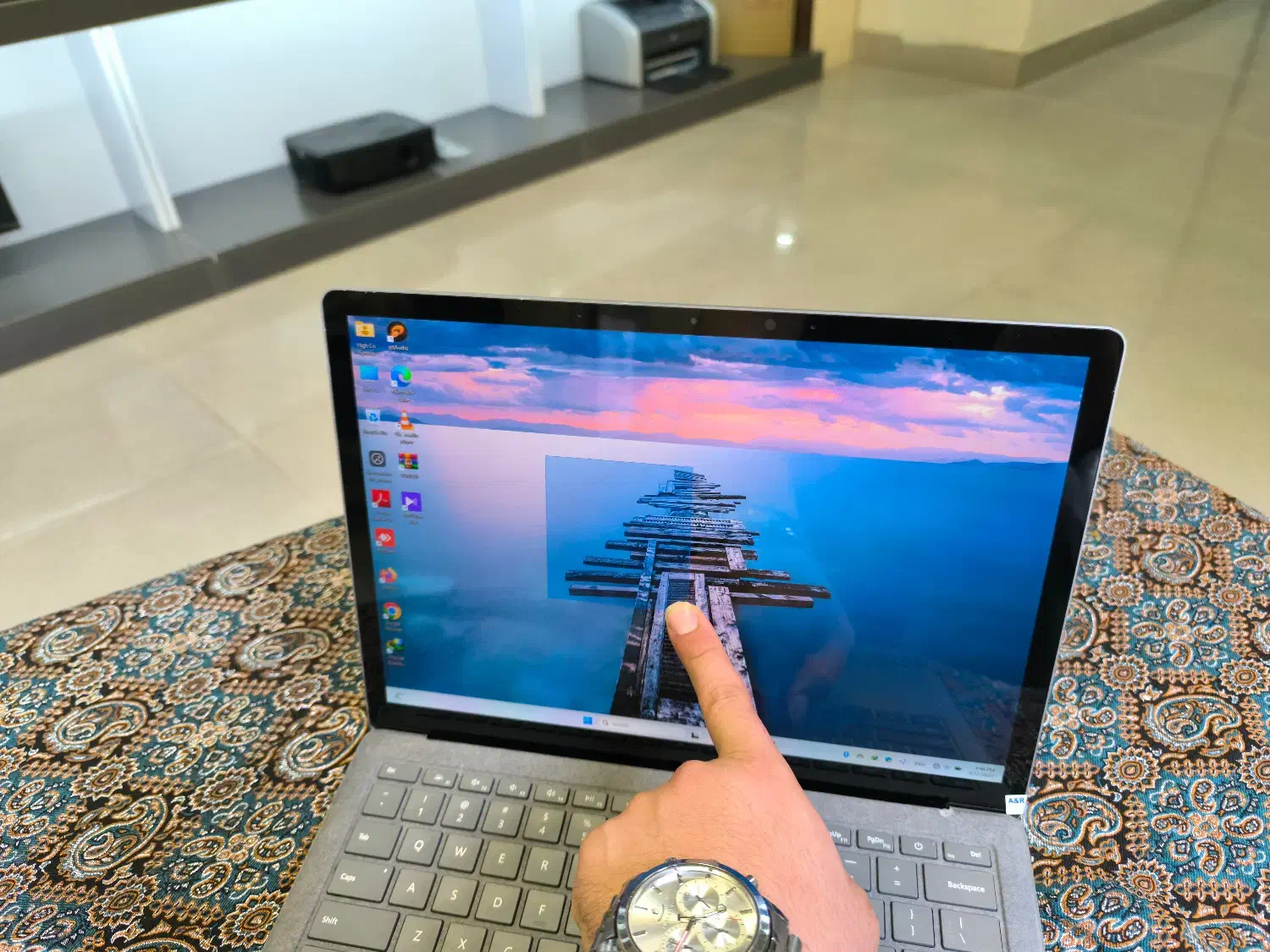 لپ تاپ حرفه ای تاچ برند مایکروسافت پردازنده RYZEN|رایانه همراه|تهران, میدان ولیعصر|دیوار