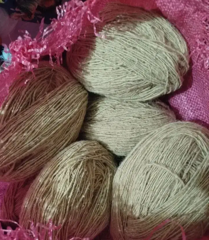 نخ پشم گوسفند|لوازم خیاطی و بافتنی|ملکشاهی, |دیوار