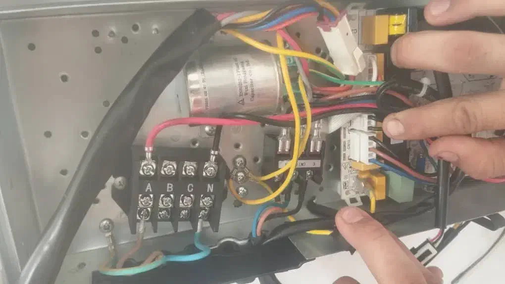 نصب اسپلیت وکولرگازی پنجره ای|کولر گازی و فن‌کوئل|داراب, |دیوار