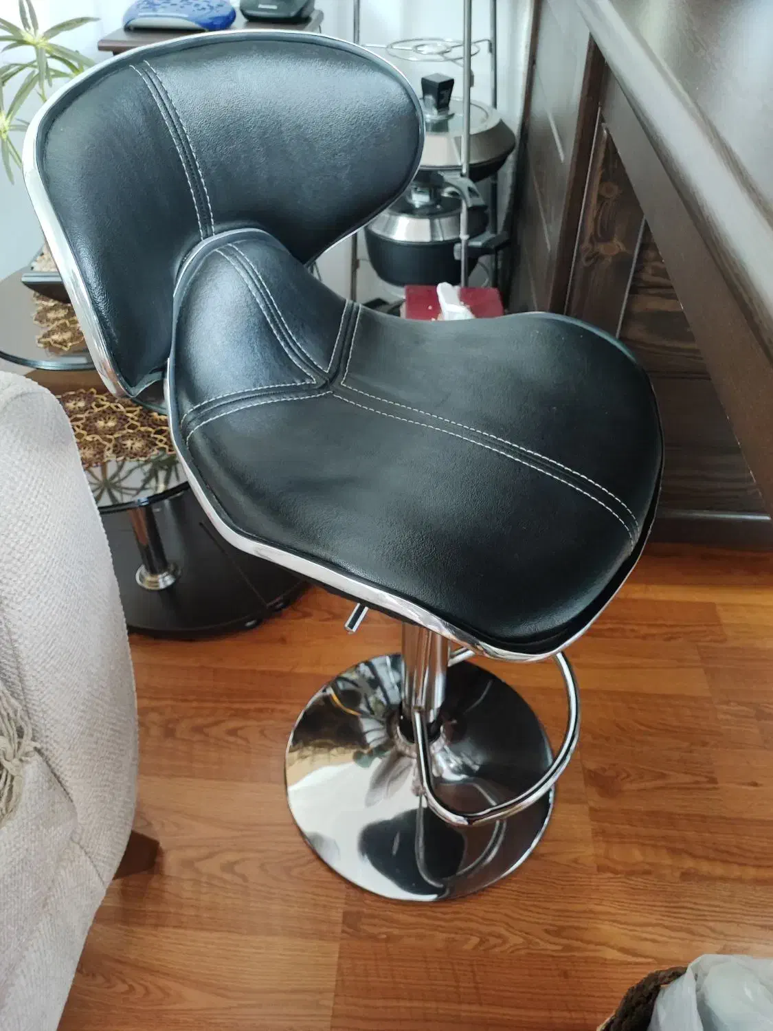 دو عدد صندلی  آشپزخانه|صندلی و نیمکت|بندر انزلی, آذربایجان|دیوار