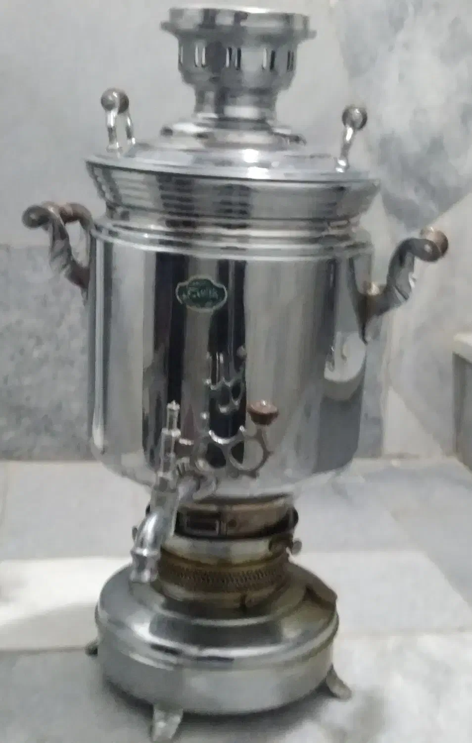 سماور بزرگ قدیمی نفتی|سماور، چای‌ساز، قهوه‌ساز|بهار, |دیوار