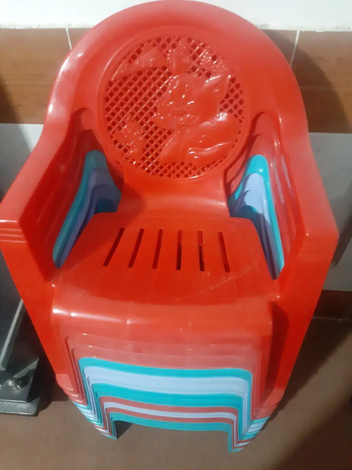 صندلی کودک مدل تام وجری ناصرپلاستیک اصل جنس قدیم|تخت و صندلی بچه|مشهد, آزادشهر|دیوار