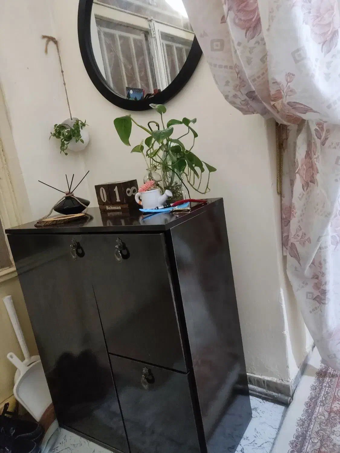 جاکفشی با آینه گرد بزرگ۳۸۰۰۰۰۰|جاکفشی، کمد، دراور|قوچان, |دیوار