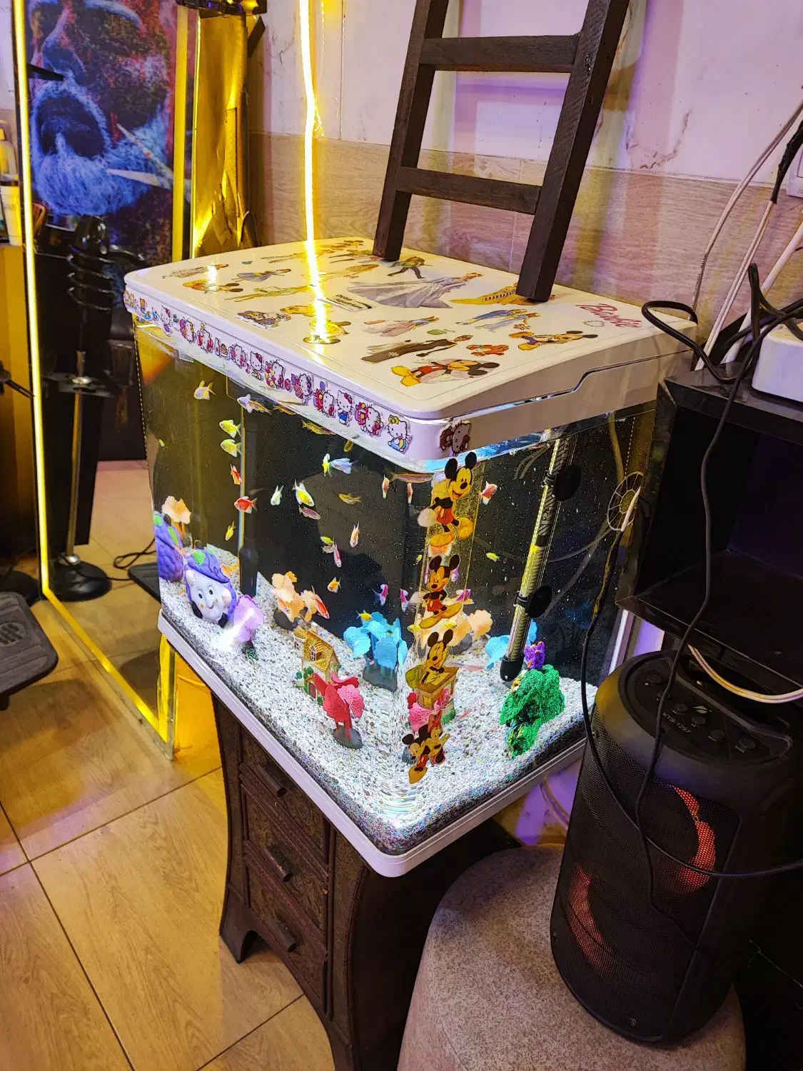 آکواریوم شرکتی کارتونی همراه ماهی|ماهی|تبریز, |دیوار