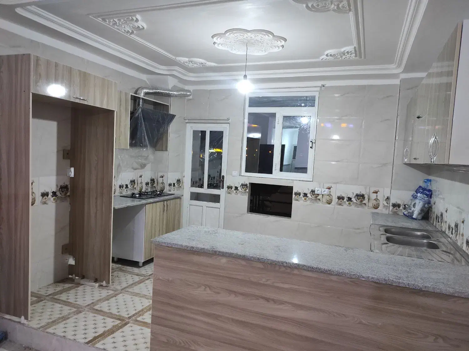 خیابان امام کوچه بستنی شاد۹۰متری ۲خواب|اجارهٔ آپارتمان|چابهار, |دیوار