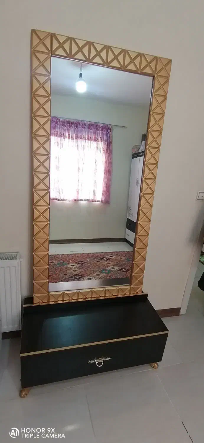 ترولی و آیینه|آرایشگاه و سالن‌های زیبایی|پرند, فاز ۶|دیوار