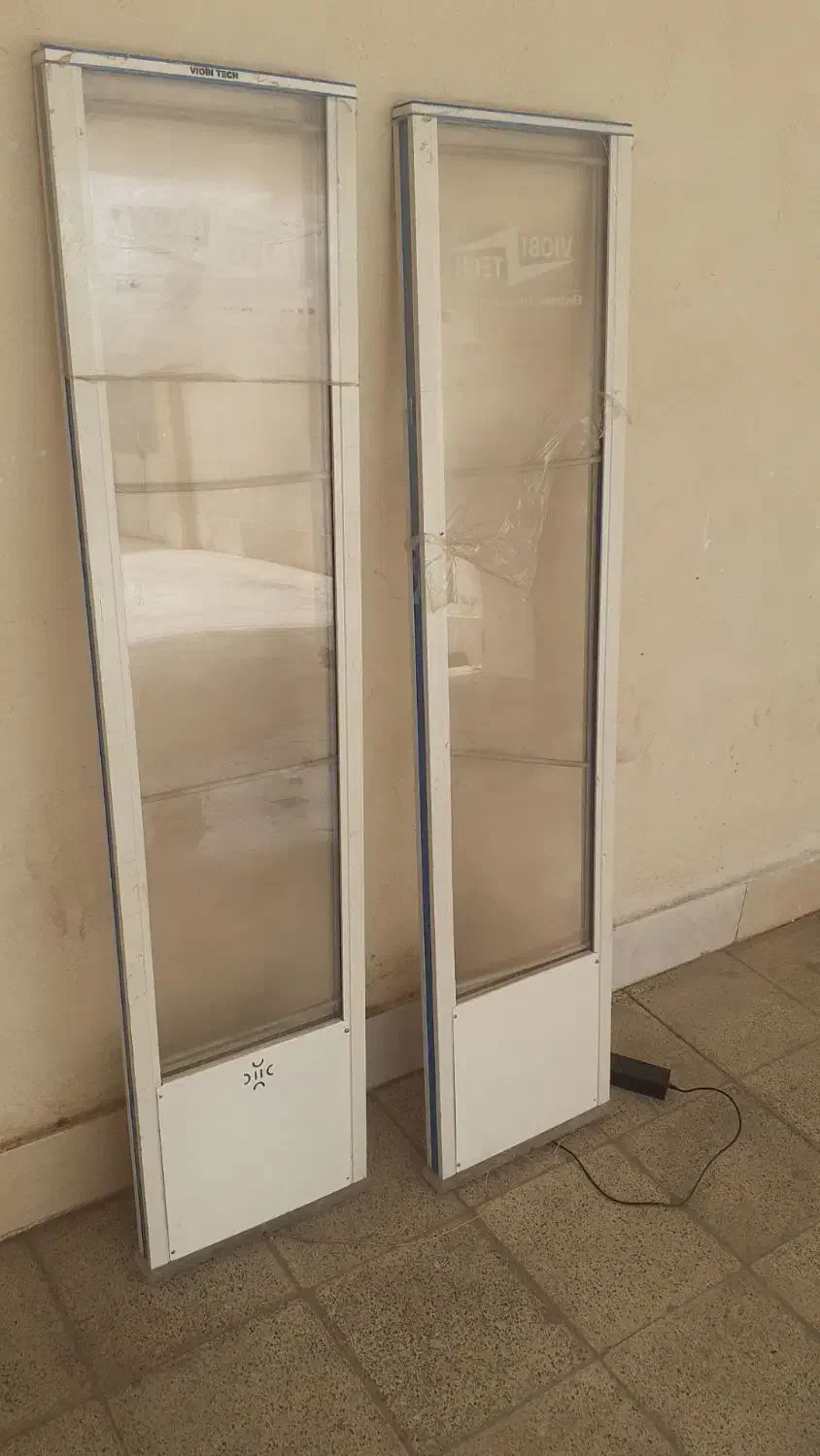 گیت فروشگاهی  و ۵۰۰ عدد تگ لباس مامونیه|فروشگاه و مغازه|زرندیه, |دیوار