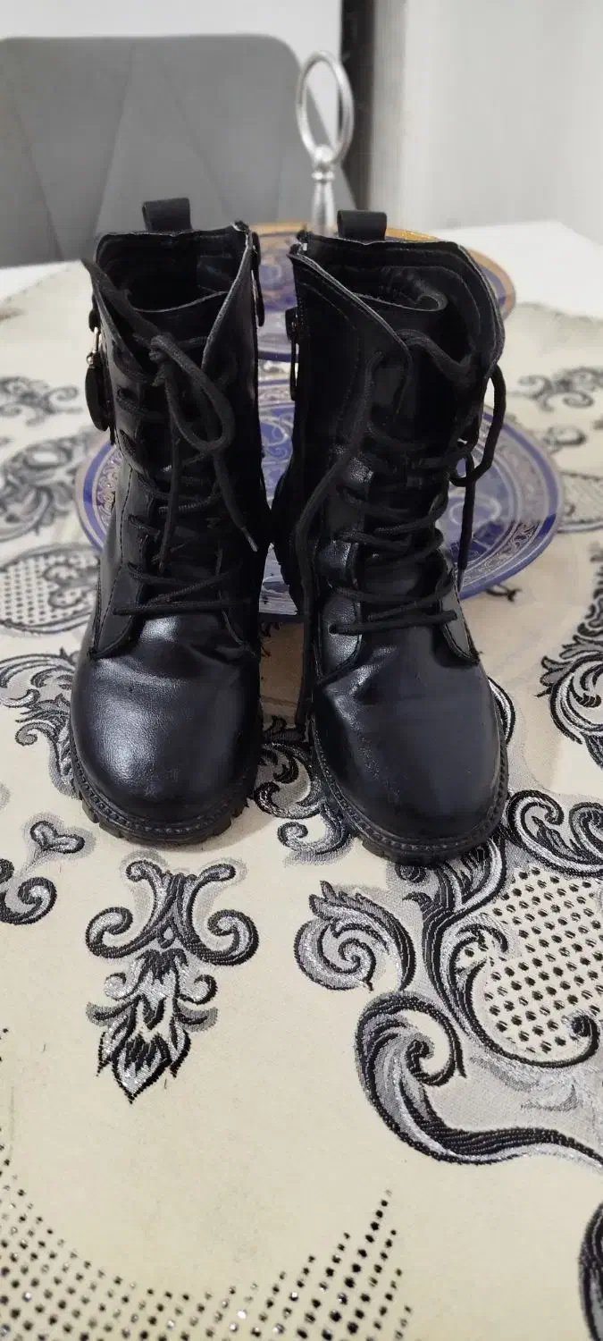 نیم بوت در حد نو دخترانه|کفش و لباس بچه|خرم‌آباد, |دیوار