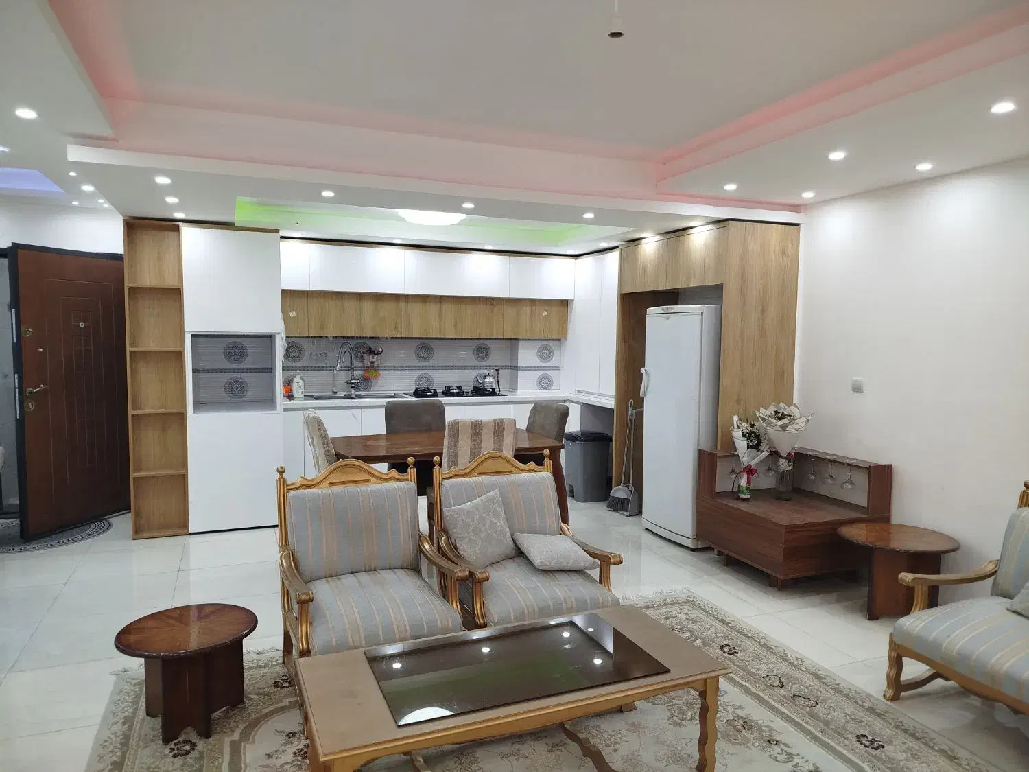 منزل مبله آپارتمان مبله خونه مبله سوییت مبله|اجارهٔ کوتاه‌مدت آپارتمان و سوئیت|شیراز, شهرک امیر کبیر|دیوار