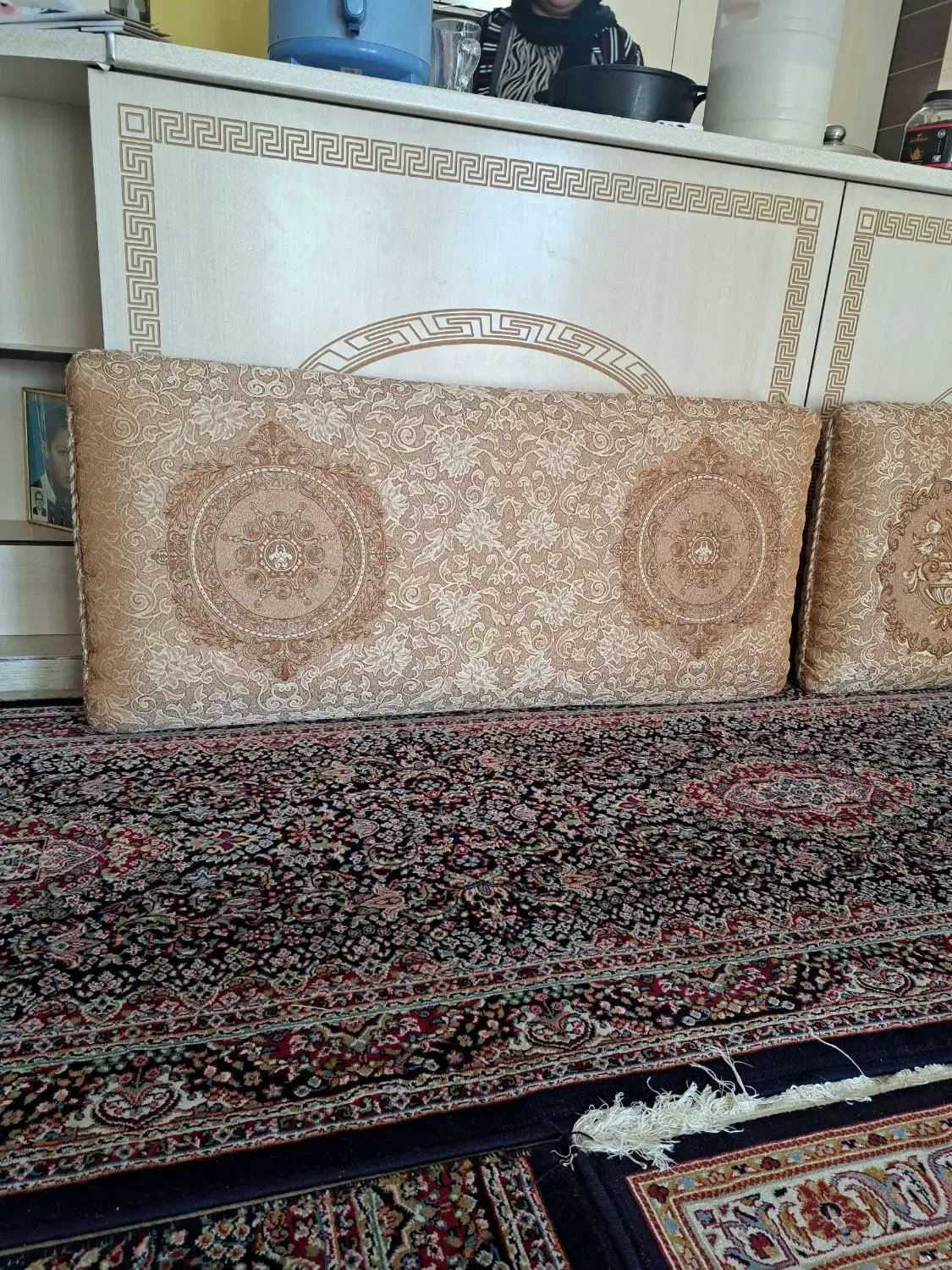 پشتی در حد نو|پشتی|بروجرد, |دیوار