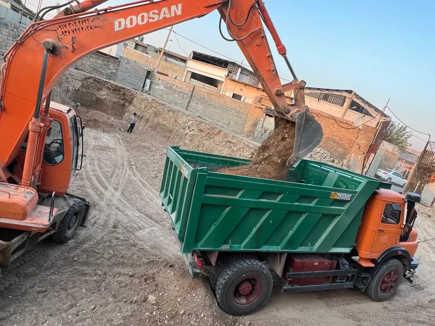 حمل نخاله مینی بیل کمپرسی ناخاله ماسه شسته مخلوط|خدمات حمل و نقل|شیراز, آزادگان|دیوار