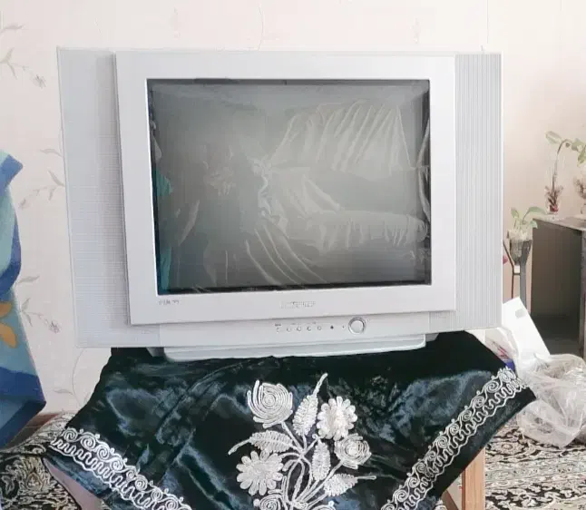 تلویزیون سامسونگ 21 اصل کره ای|تلویزیون و پروژکتور|اصفهان, کوی شهید کشوری|دیوار