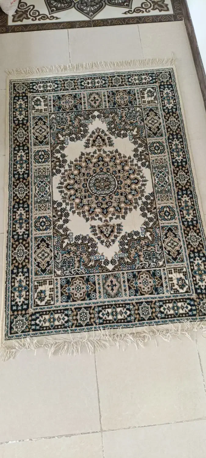 ۳ تا فرش ۱ در ۱/۵|فرش|هشتگرد, شهرک مهستان ۲|دیوار