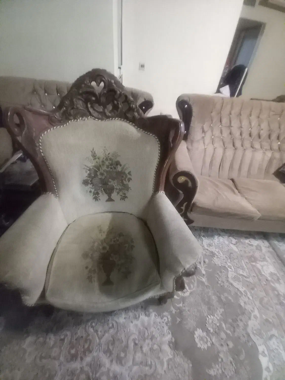 ست مبل سلطنتی دست ساز با چوب گردو|مبلمان خانگی و میز عسلی|شاهین‌شهر, شهرک میلاد|دیوار