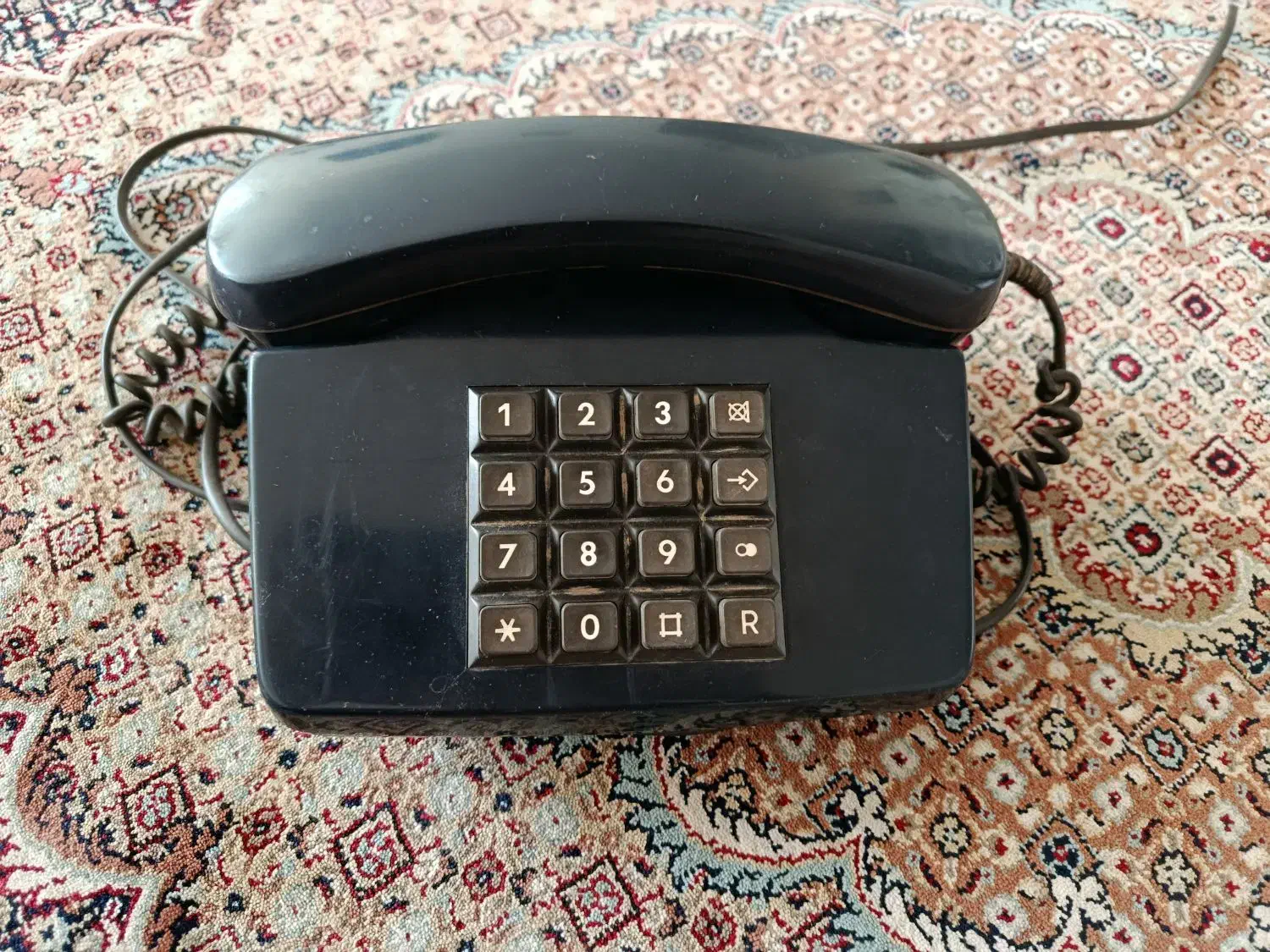 تلفن قدیمی|تلفن رومیزی|قائن, |دیوار
