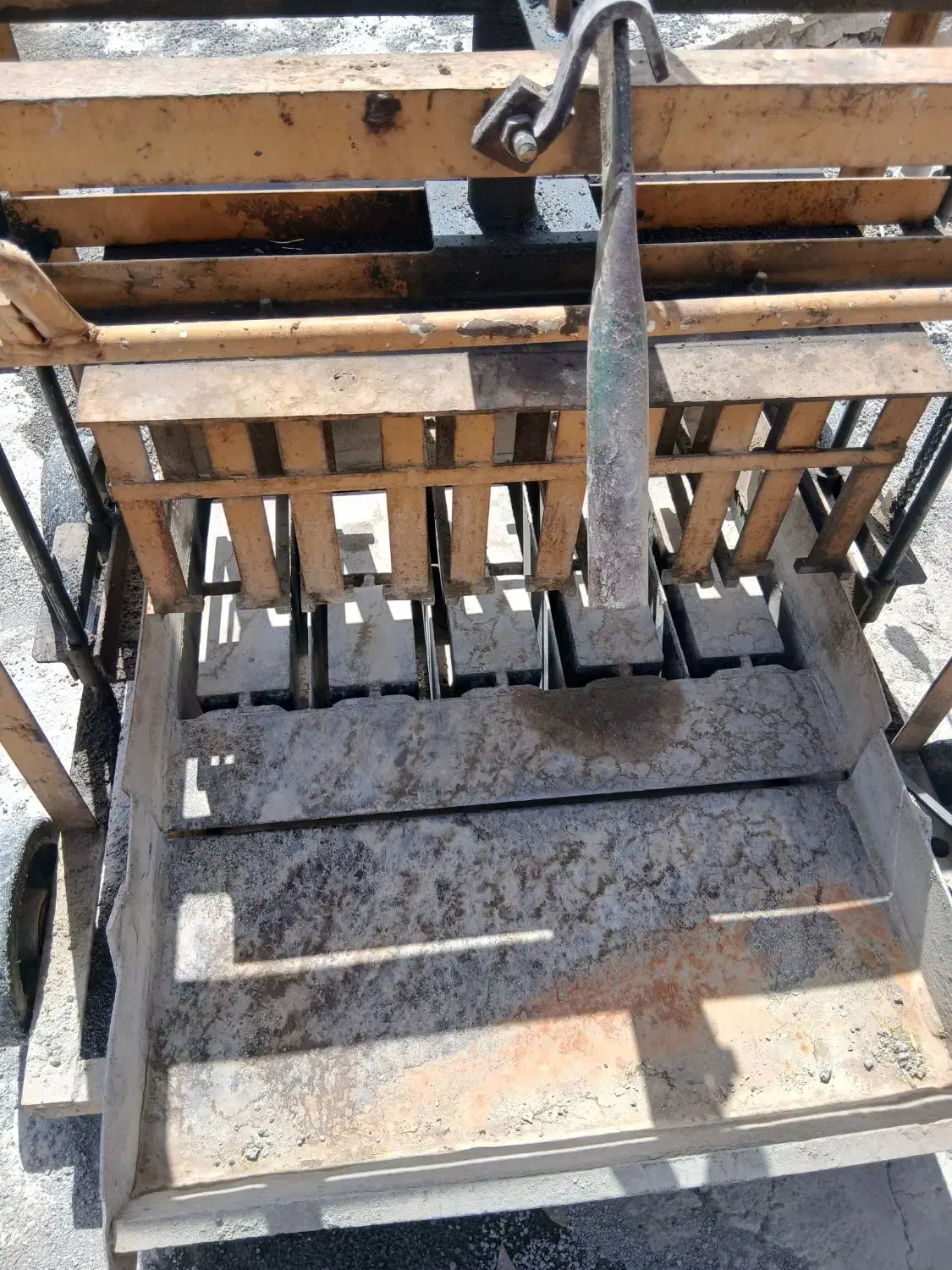 .بلوکزن.قالب بلوکزن . ،ژنراتور ۳۰کاوا کاجیلی|ماشین‌آلات صنعتی|هرسین, |دیوار