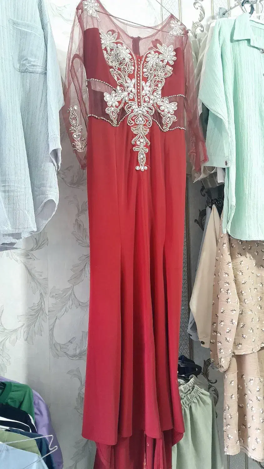 لباس مجلسی|لباس|بومهن, |دیوار