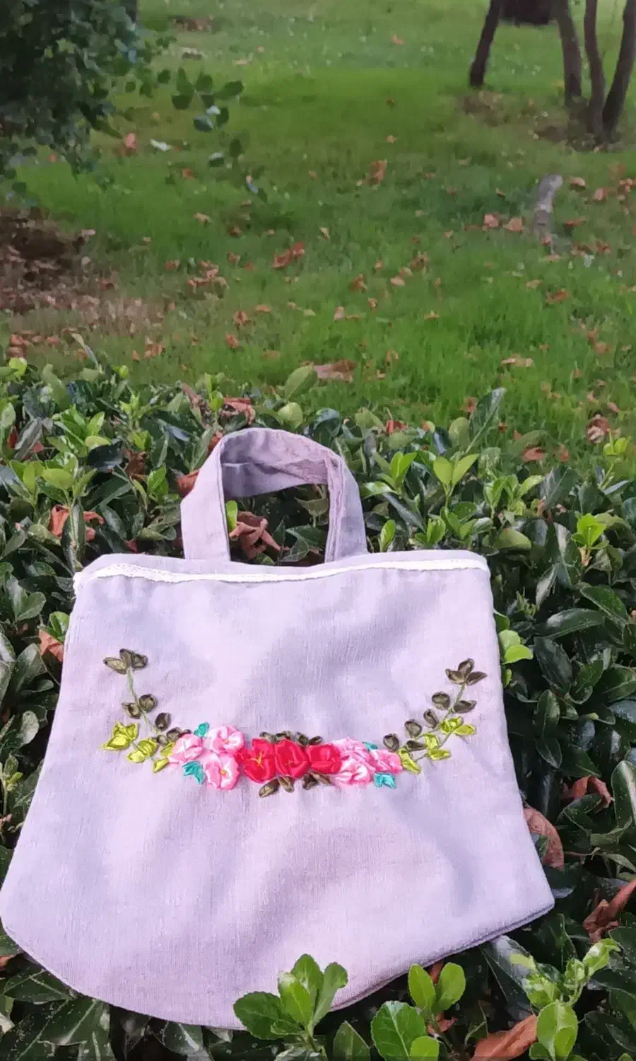 کلاه گلدار|کیف، کفش، کمربند|رشت, کوی حسینی|دیوار