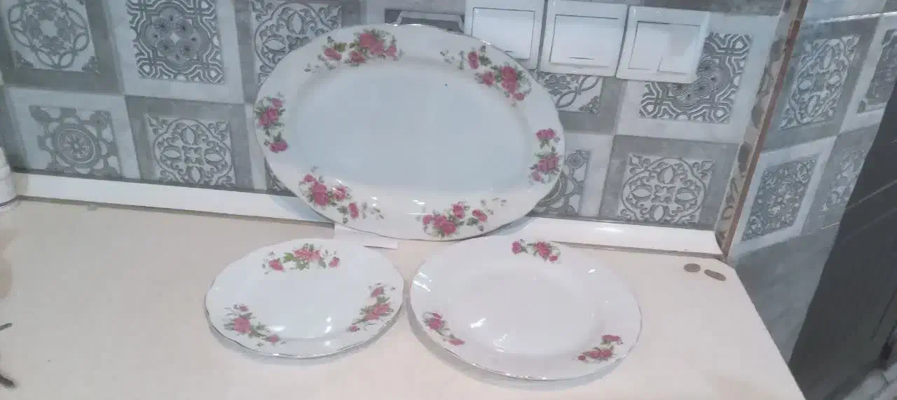 ظرف چینی گل سرخ|ظروف سرو و پذیرایی|ری, علایین|دیوار