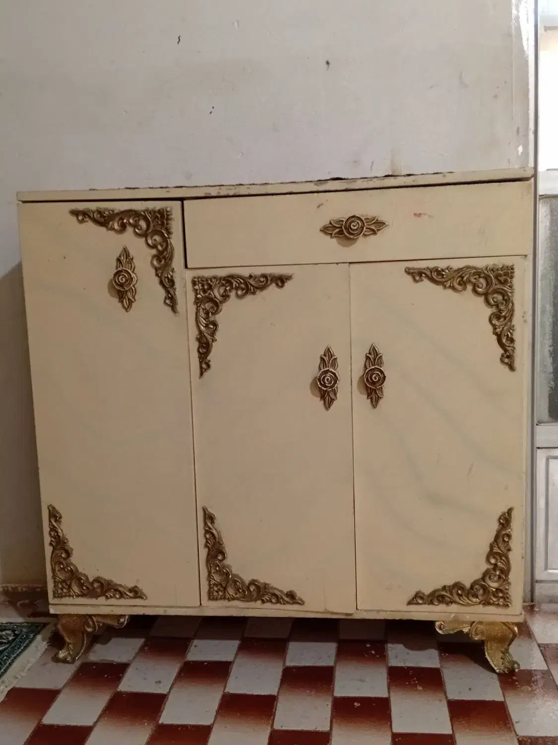 جاکفشی|جاکفشی، کمد، دراور|علیآباد کتول, |دیوار