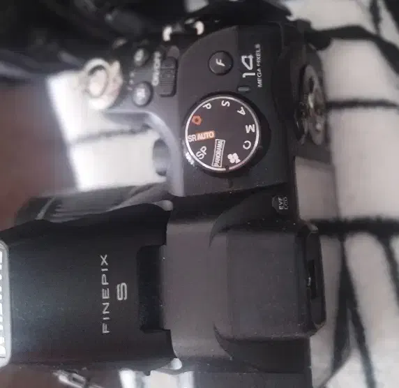 دوربین فوجی s4000|دوربین عکاسی و فیلمبرداری|شاهینشهر, شهرک گلدیس|دیوار