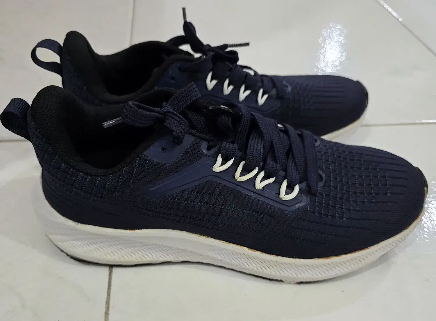 کتانی|کیف، کفش، کمربند|رشت, امین الضرب|دیوار