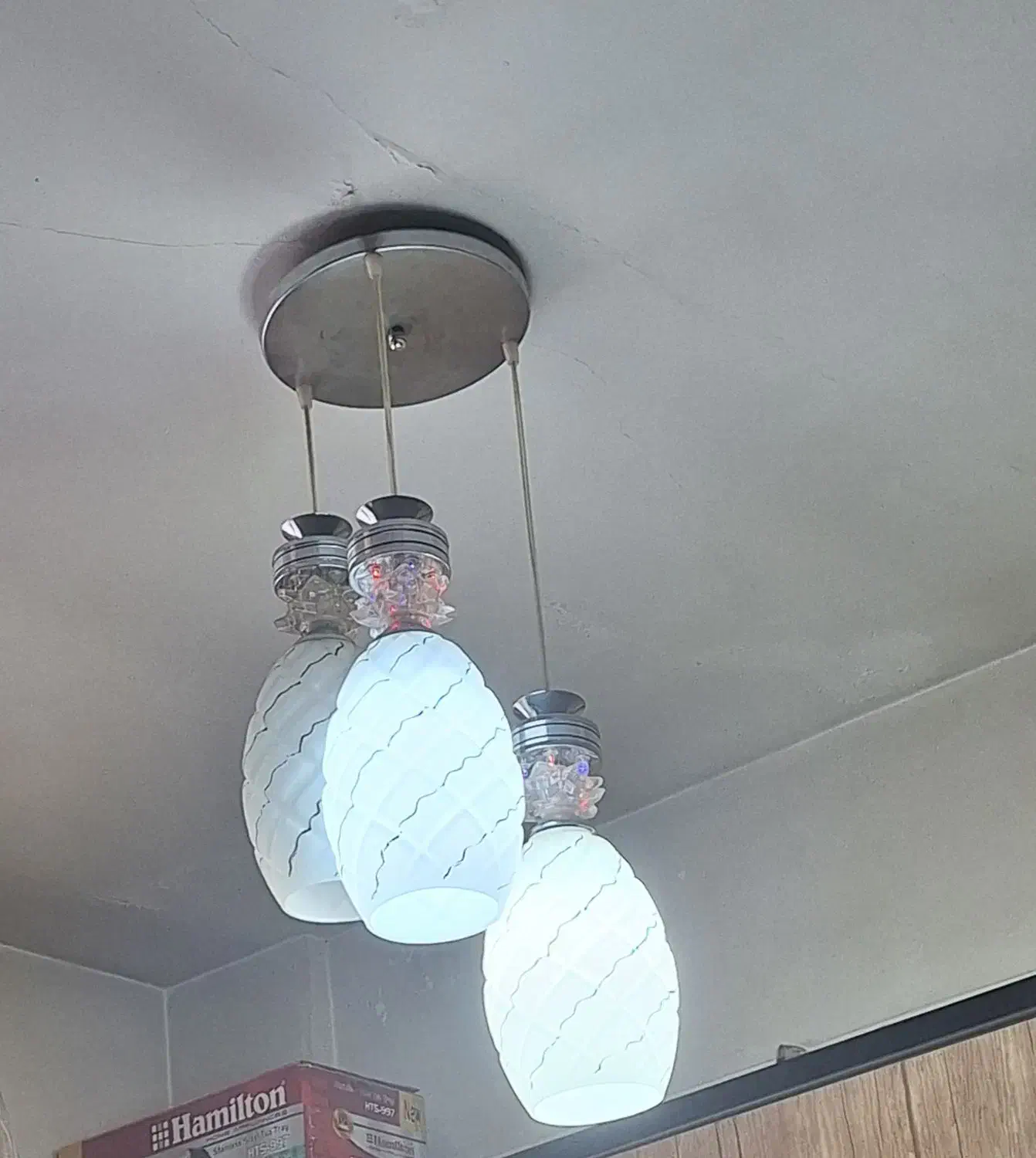 لوستر|لوستر و چراغ آویز|هشتگرد, شهرک ارم غربی|دیوار