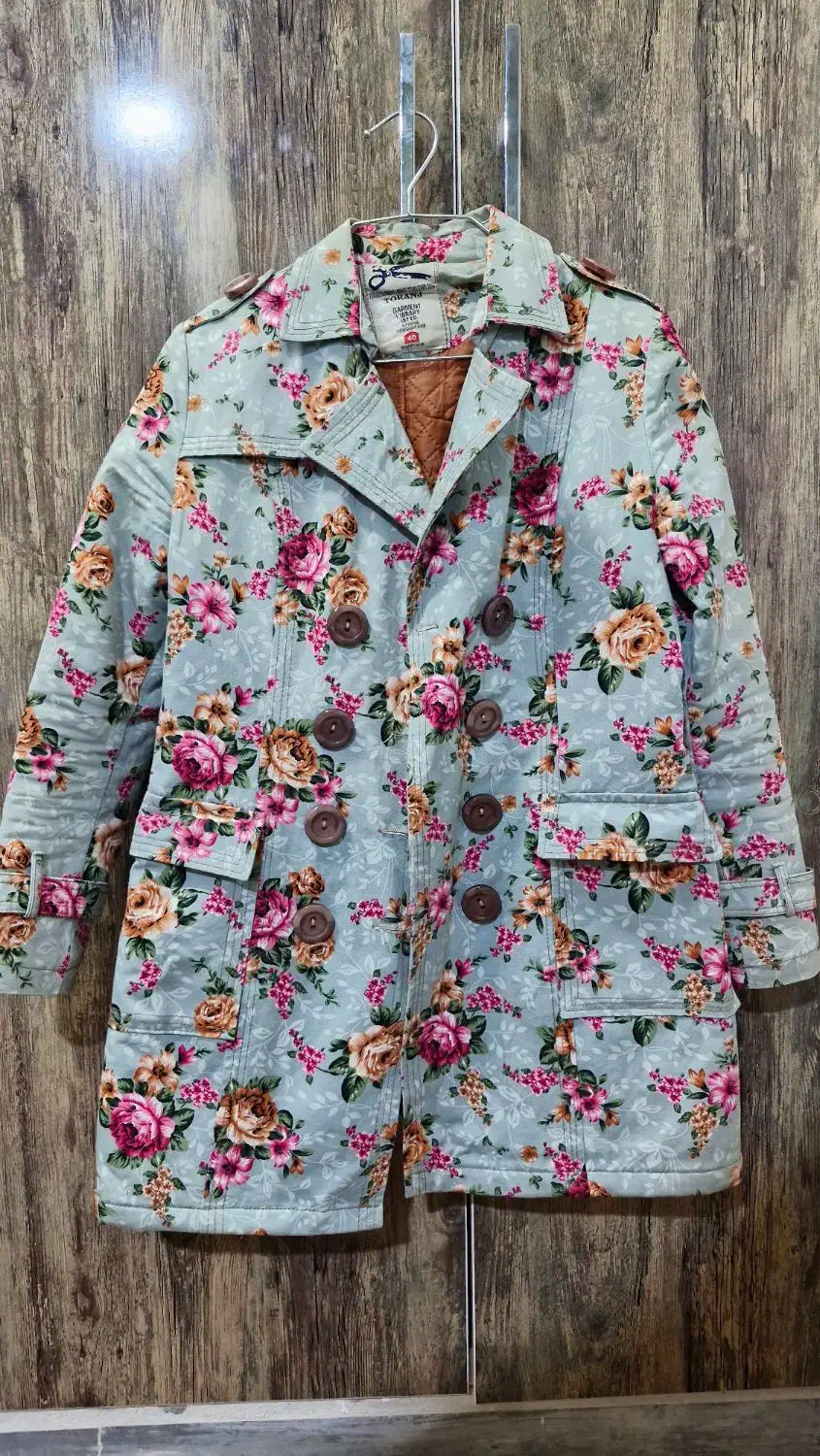 مانتو|لباس|دوگنبدان, |دیوار